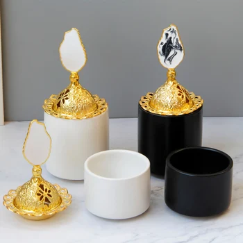 Paprasta modernios šviesos prabanga aukso metalo, matinis juodos ir baltos keramikos smilkalų degiklis darbalaukio amatų, apdailos, aromaterapija bur